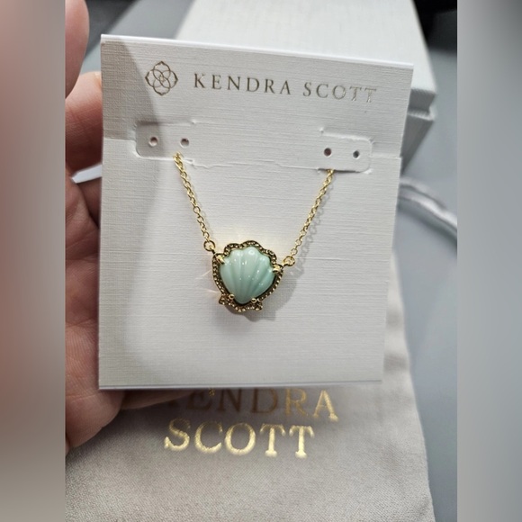 Kendra Scott Brynne Gold Shell Short Pendant Necklace in Sea Green Chrysocolla - Picture 9 of 10